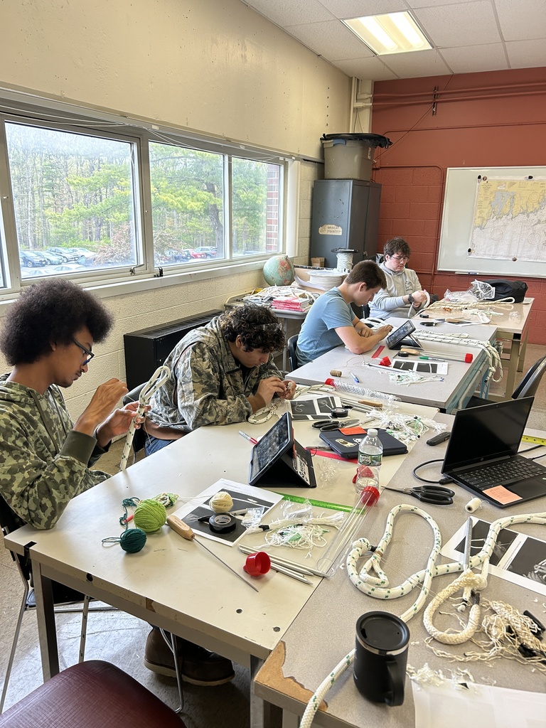 Marine Tech students working on splicing certification thanks to Yale Cordage Company for sponsoring.