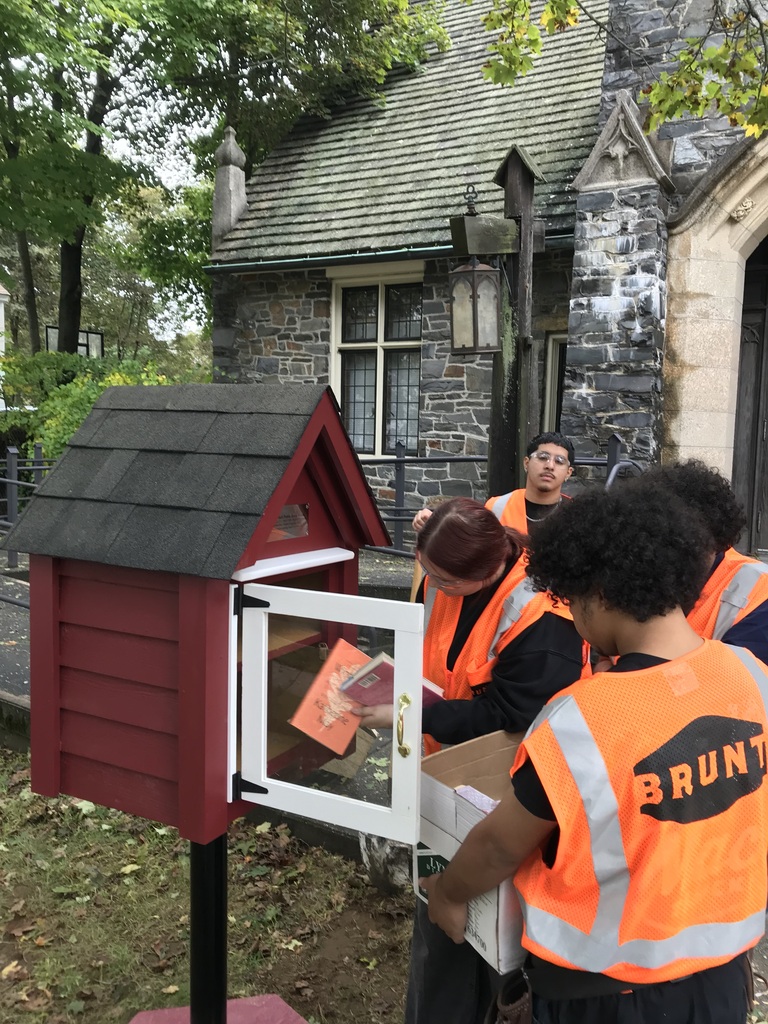 A new Little Library has found its home in Merrimac! 📚 Whittier Tech Carpentry students recently installed the Little Library in front of the Merrimac Museum at 62 West Main Street. After the installation, students had the opportunity to tour the museum and learn more about the town’s history. “It was cool seeing all of the town’s history,” shared Mr. Sandlin’s Carpentry class. Great work bringing this project into the community! #WeAreWhittierTech #CareerAndTechnicalEducation #WorkforceOfTomorrow