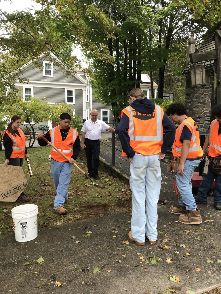 A new Little Library has found its home in Merrimac! 📚 Whittier Tech Carpentry students recently installed the Little Library in front of the Merrimac Museum at 62 West Main Street. After the installation, students had the opportunity to tour the museum and learn more about the town’s history. “It was cool seeing all of the town’s history,” shared Mr. Sandlin’s Carpentry class. Great work bringing this project into the community! #WeAreWhittierTech #CareerAndTechnicalEducation #WorkforceOfTomorrow