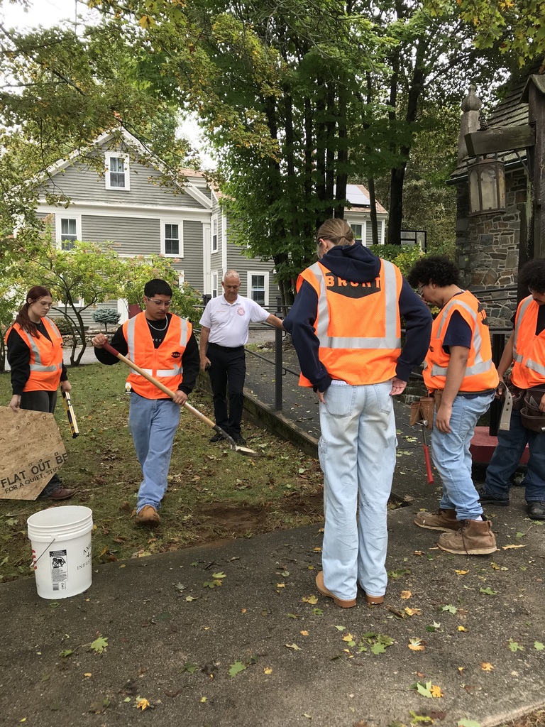 A new Little Library has found its home in Merrimac! 📚 Whittier Tech Carpentry students recently installed the Little Library in front of the Merrimac Museum at 62 West Main Street. After the installation, students had the opportunity to tour the museum and learn more about the town’s history. “It was cool seeing all of the town’s history,” shared Mr. Sandlin’s Carpentry class. Great work bringing this project into the community! #WeAreWhittierTech #CareerAndTechnicalEducation #WorkforceOfTomorrow