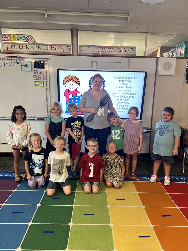 Mrs. Maul receiving the FORK award with the Kindergarten students.