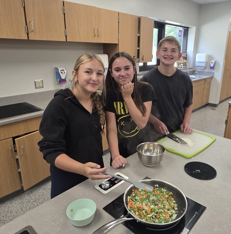 8th graders make veggie fried rice
