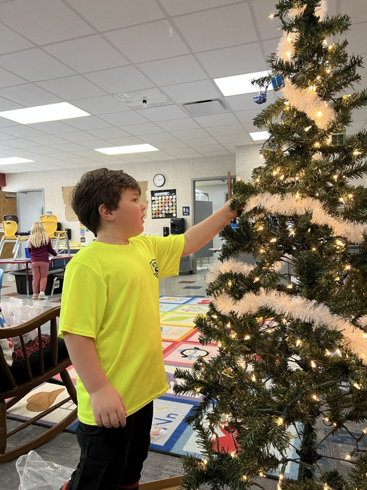 Miss Ogden’s class decorated tree