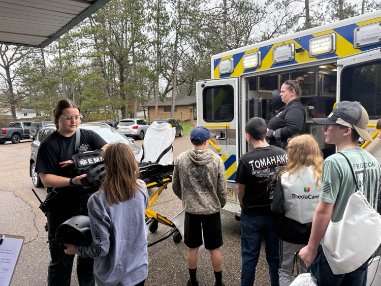 seventh graders visit ThedaCare 