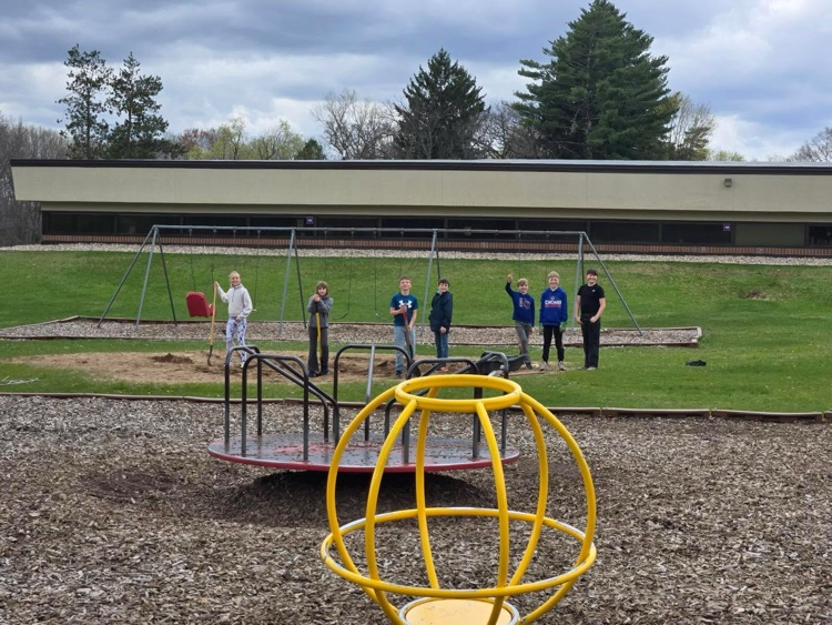 student government helps clean playground