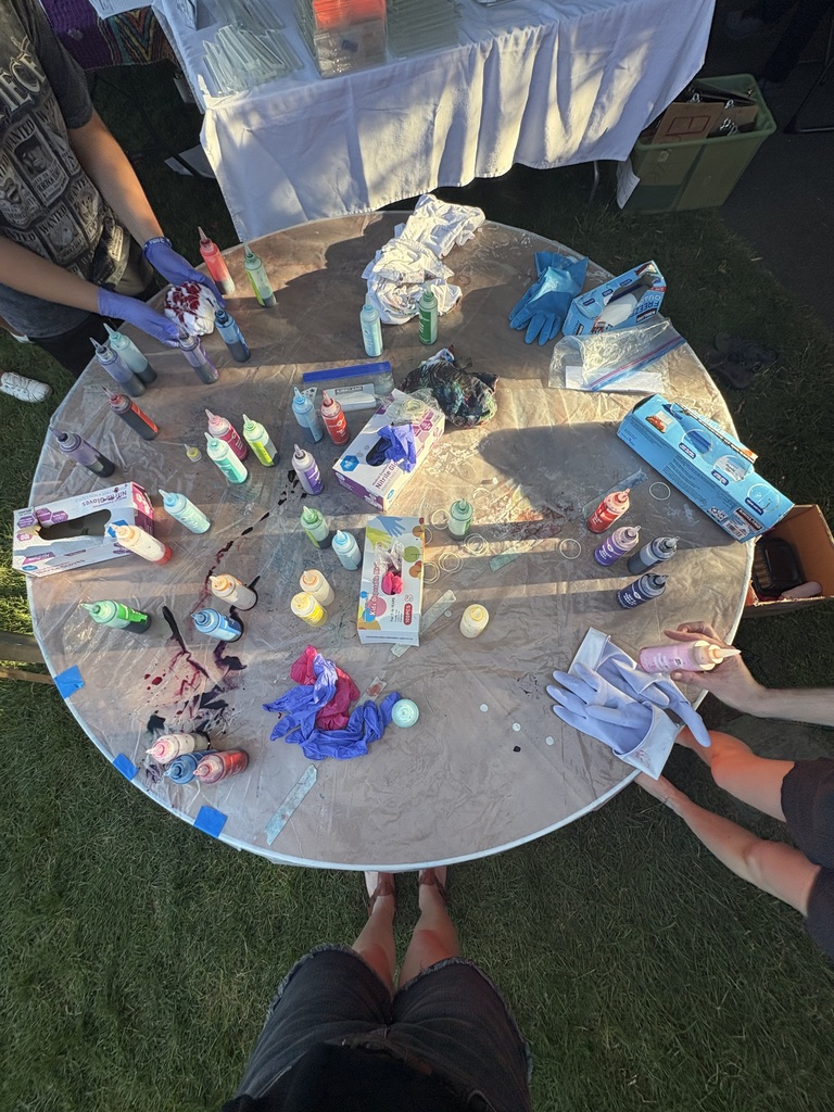 An activity table for the kiddos lead by our wonderful community volunteers!