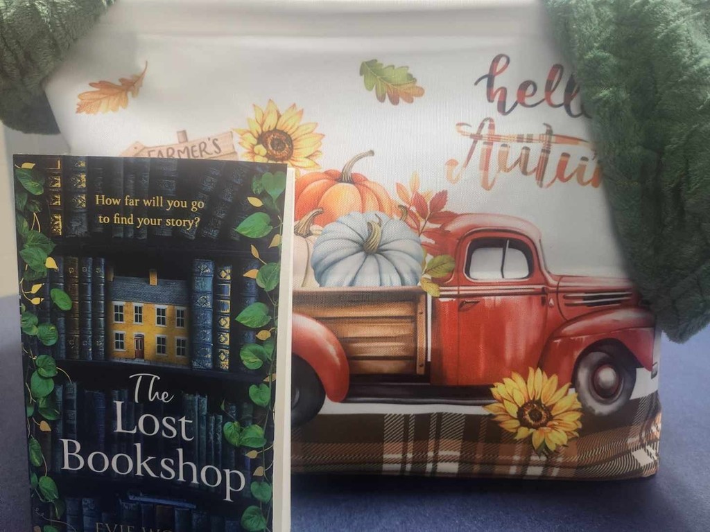 Please plan to join us tomorrow, Thursday, September 25th from 6:00-7:00pm in the game gym for our Fall Family Night. There will be a variety of games and activities for families to participate in, there will be tickets available for purchase for a Fall Gift Basket and the drawing will take place at the conclusion of the event, and the Secondary Student Council will have a Super Nacho meal available.  Hope to see everyone Thursday!