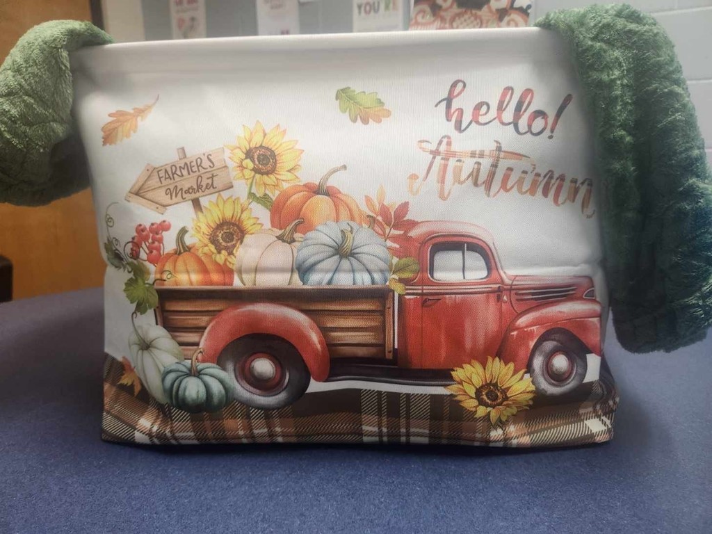 Please plan to join us tomorrow, Thursday, September 25th from 6:00-7:00pm in the game gym for our Fall Family Night. There will be a variety of games and activities for families to participate in, there will be tickets available for purchase for a Fall Gift Basket and the drawing will take place at the conclusion of the event, and the Secondary Student Council will have a Super Nacho meal available.  Hope to see everyone Thursday!