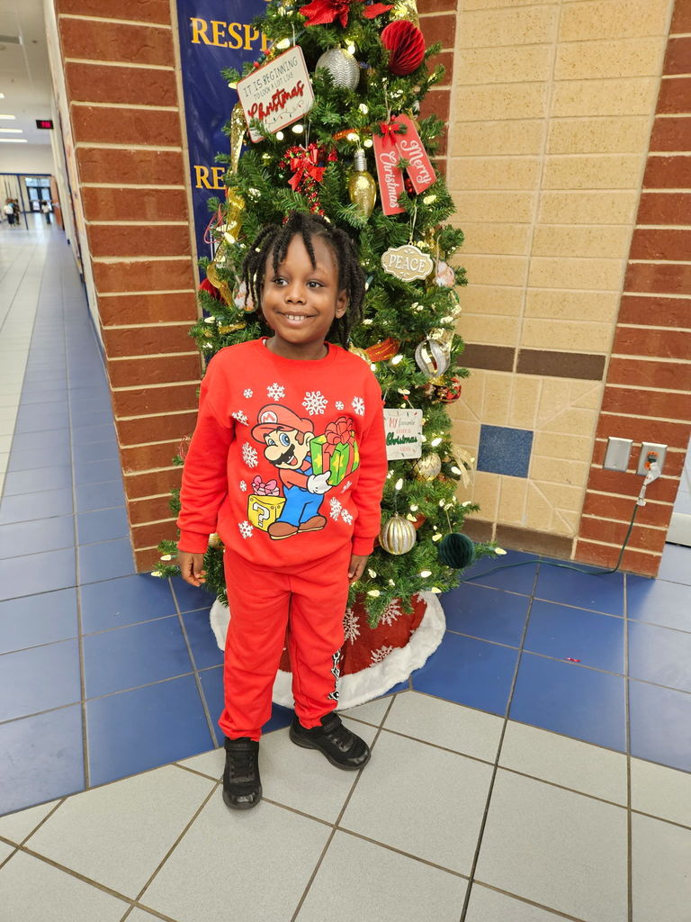 Today’s Christmas spirit theme was Holiday Hustle — comfy, cozy, and full of festive vibes! Students and staff rocked their sweats, joggers, and comfy fits while staying busy spreading holiday cheer and learning all day long. 💪🎅