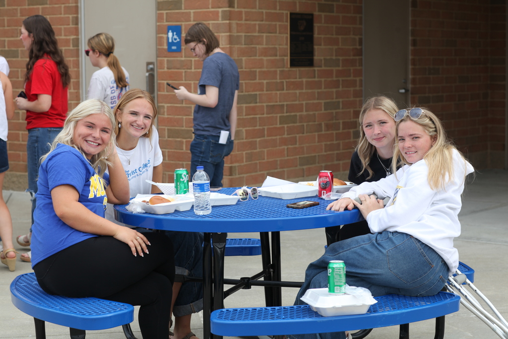 students lunch