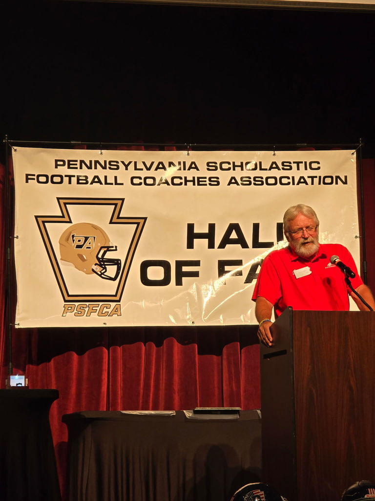 Doug Dhams speaking at induction ceremony