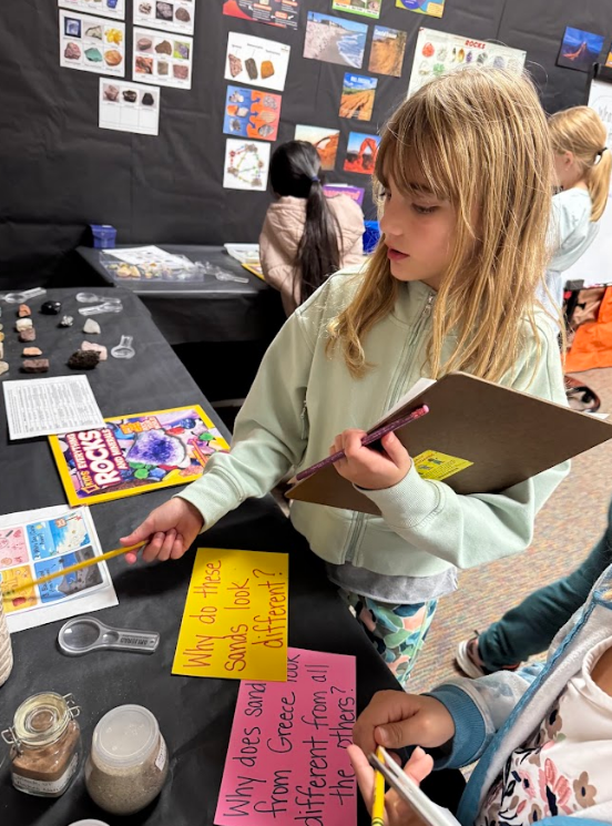 students with notecards