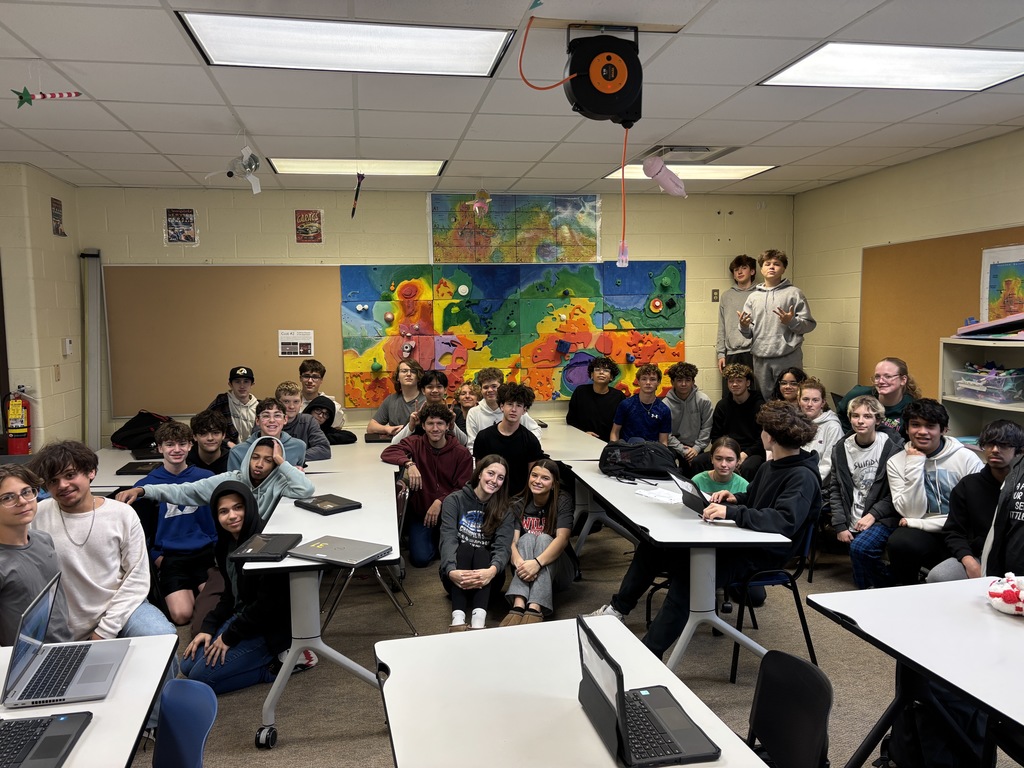 class posing for picture