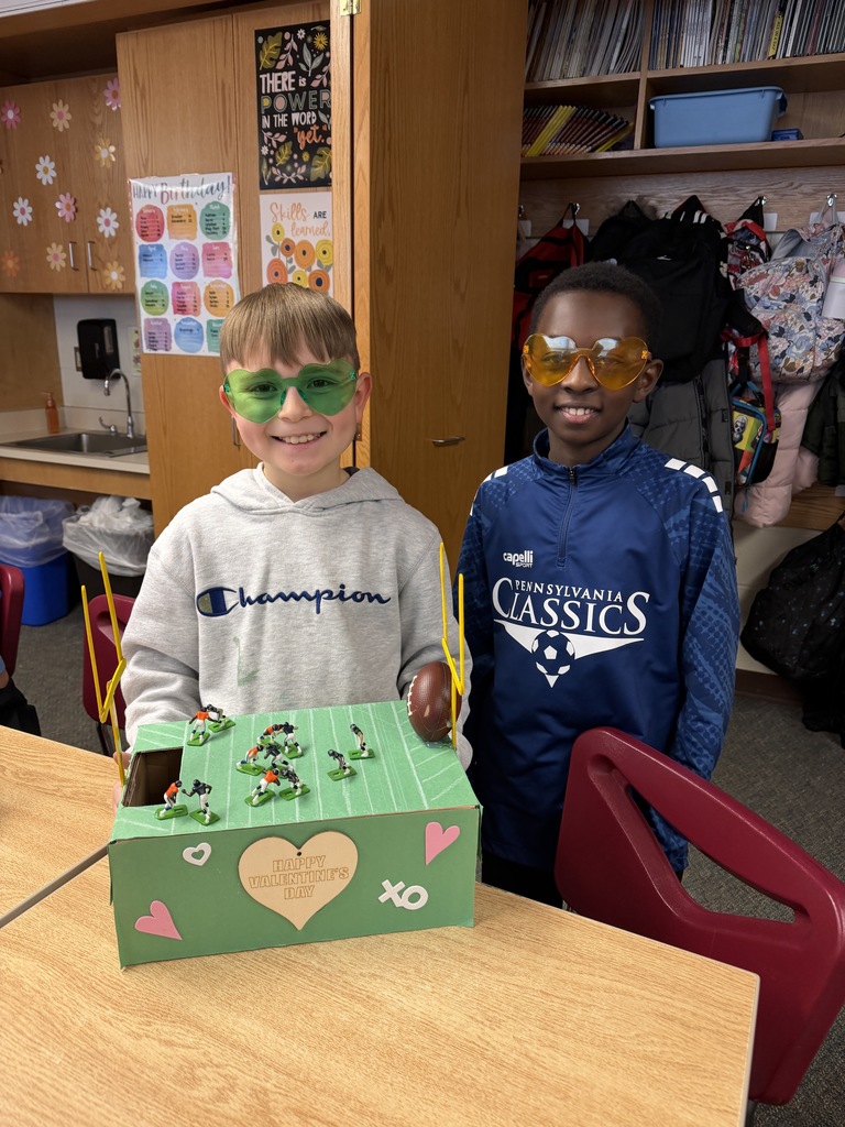 students with valetines box