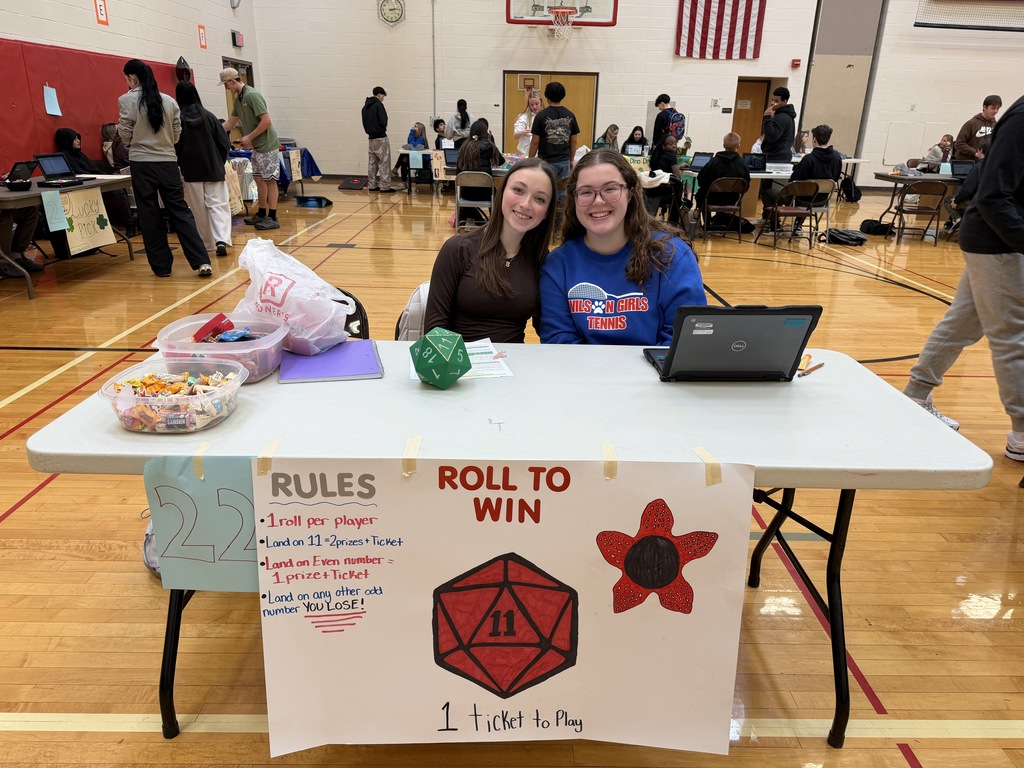 roll to win table with two girls