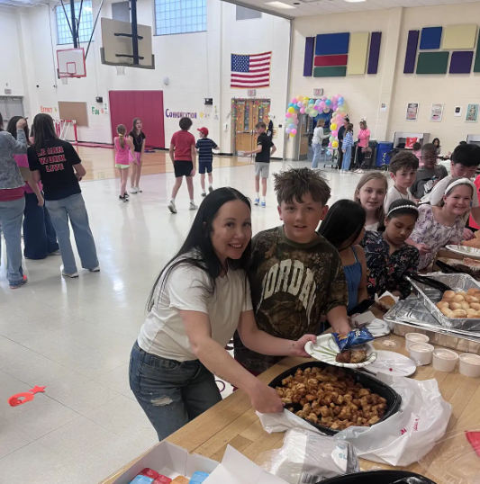 Students and parents getting foood
