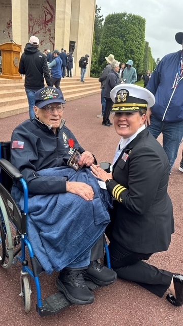 commader with man in a wheel chair