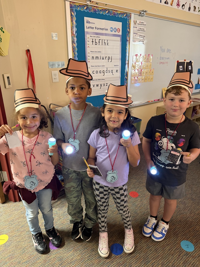 students with flaslights and detective badges