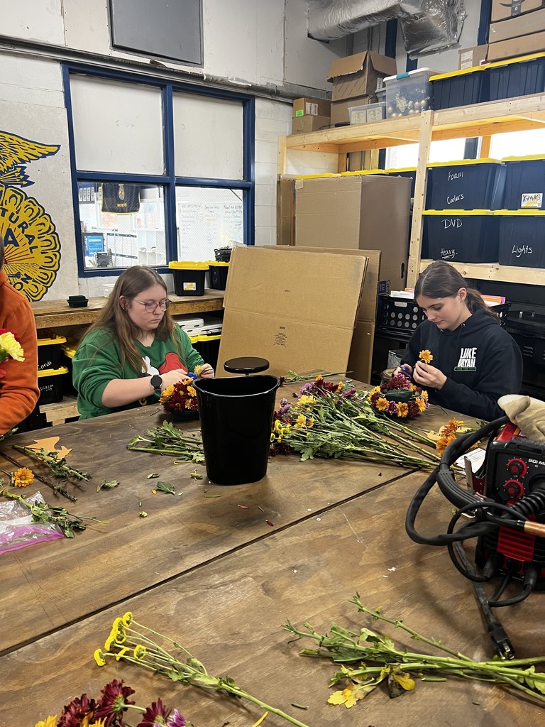 Lexi and Naolmi hard at work on their Turkey Centerpiece