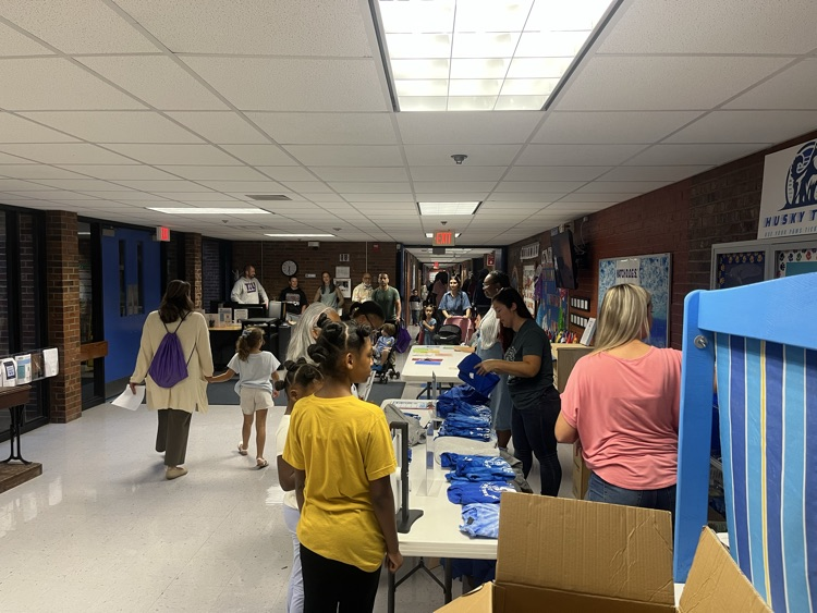 PTO and OE families in hallway 