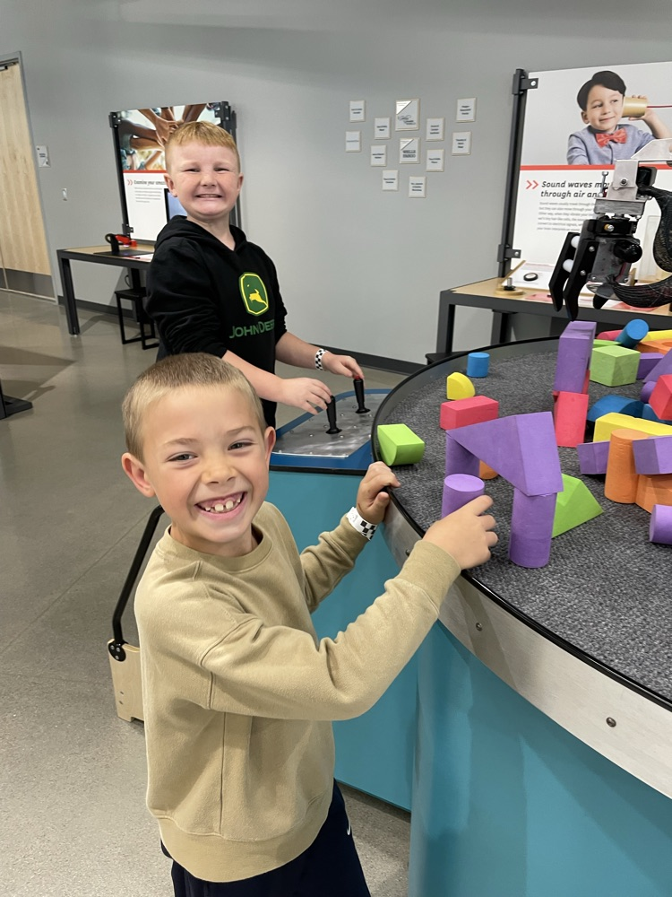 First and Second Grade Field Trip to Gateway to Science and Fire Station No 1 in Bismarck. Lots of hands on learning. Part 1