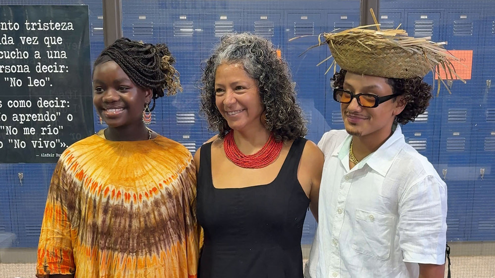 Students at Jefferson MS with teacher for Hispanic Heritage Wax Museum