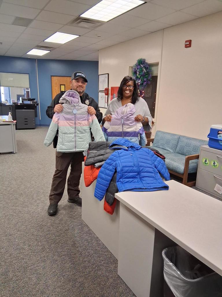 “Sharing the Warmth!” Thank you to our police department for the wonderful coat donation. Our students and families appreciate your generosity and partnership!