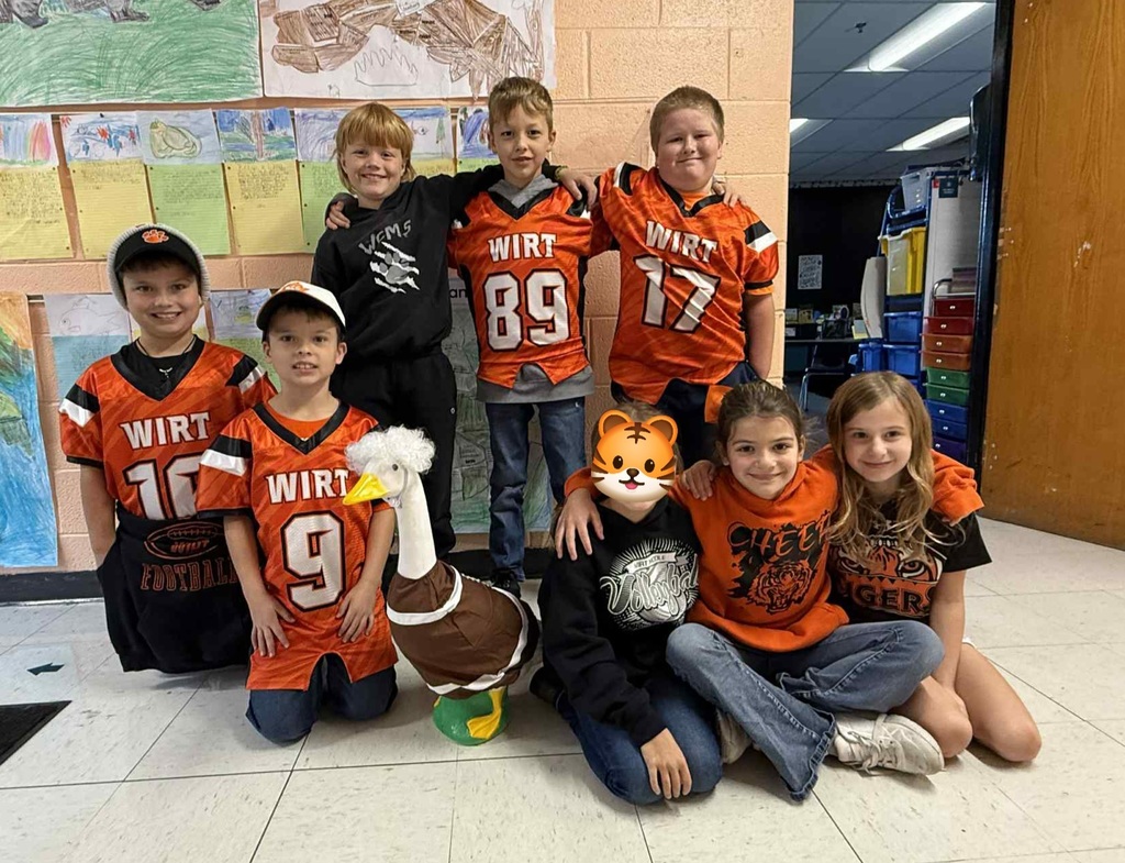 3rd Graders decked out in orange and black for Homecoming Spirit Day
