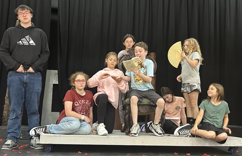 play cast