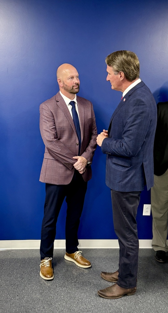 Dr. Mike Goforth speaks to Governor, Glenn Youngkin