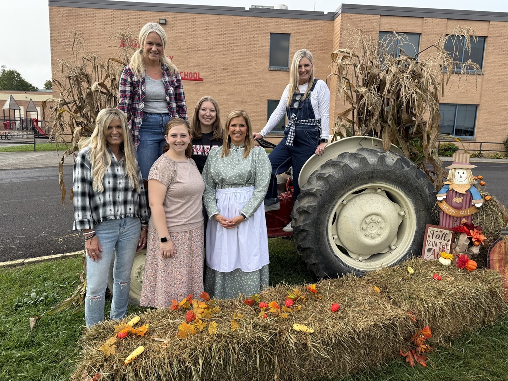 Group photo of teachers/staff