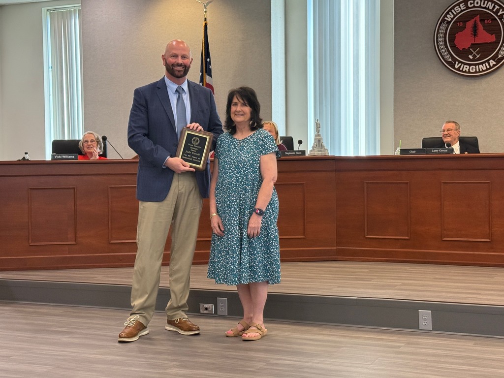 Dr. Mike Goforth presents a retirement plaque to Mrs. Judy Carroll | 46 Years of Service