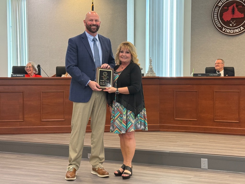 Dr. Mike Goforth presents a retirement plaque to Mrs. Imelda Moore | 36 Years of Service