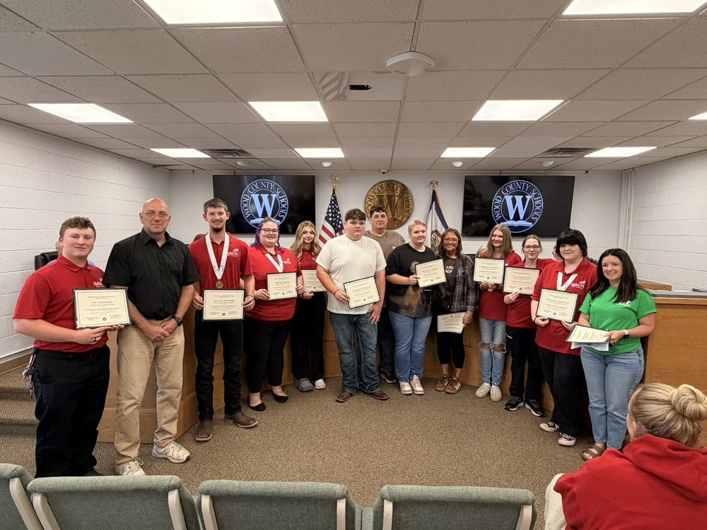 SkillsUSA students with certificates