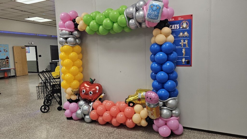 image of welcome back to school balloons
