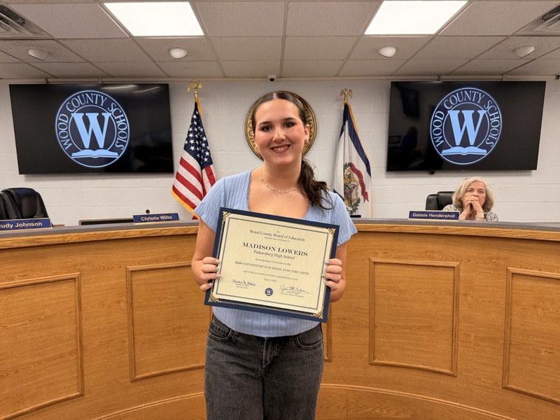 governor school recipient with certificate