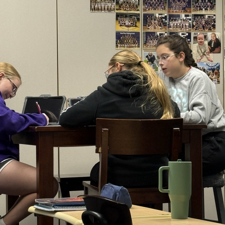 students working collaboratively on creating complex sentences.