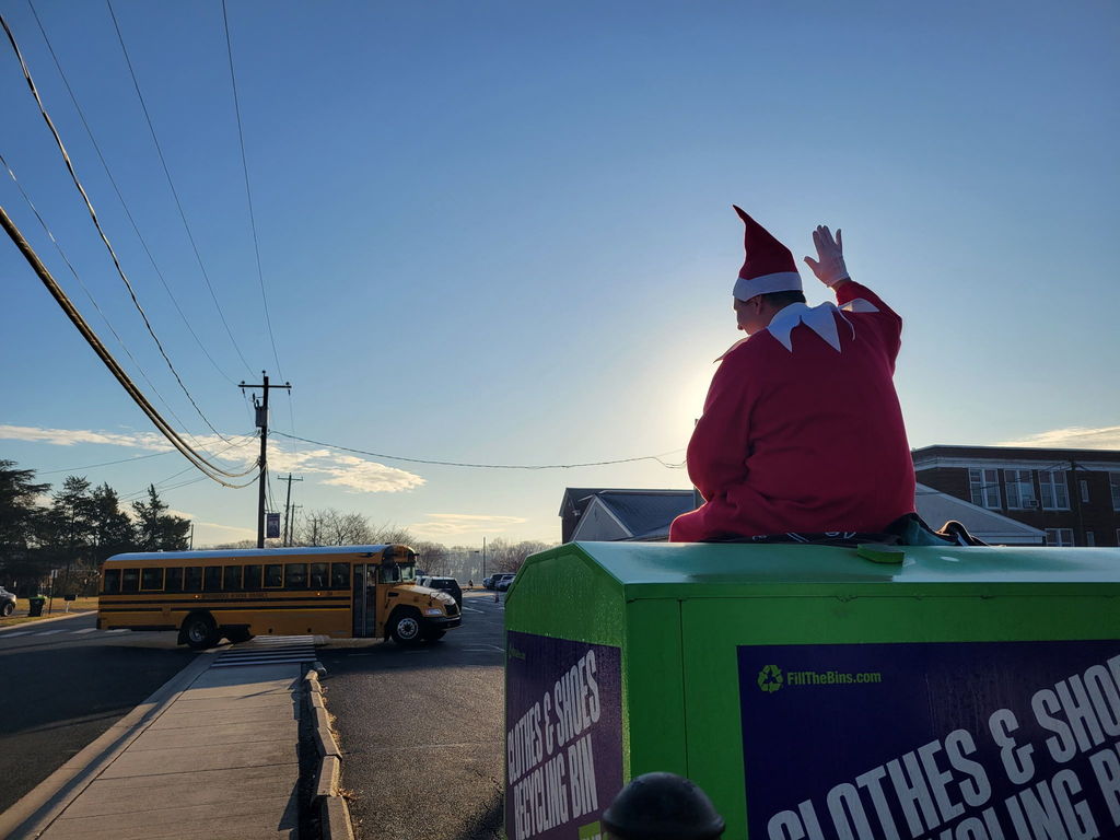 Bus entering parking lot with elf