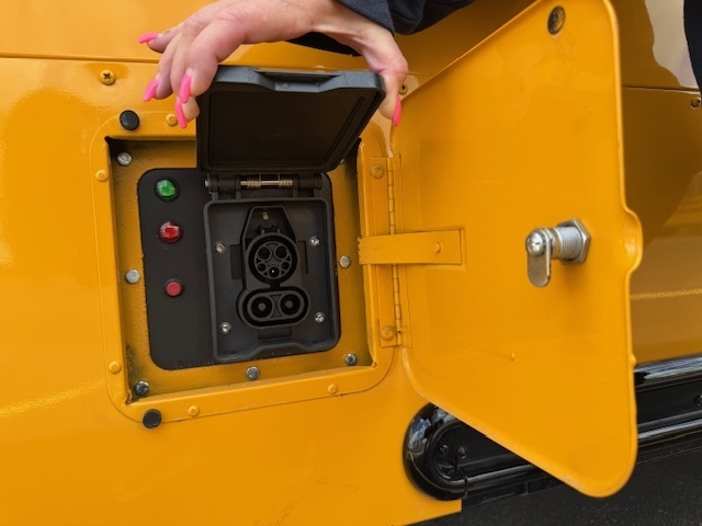 bus plug