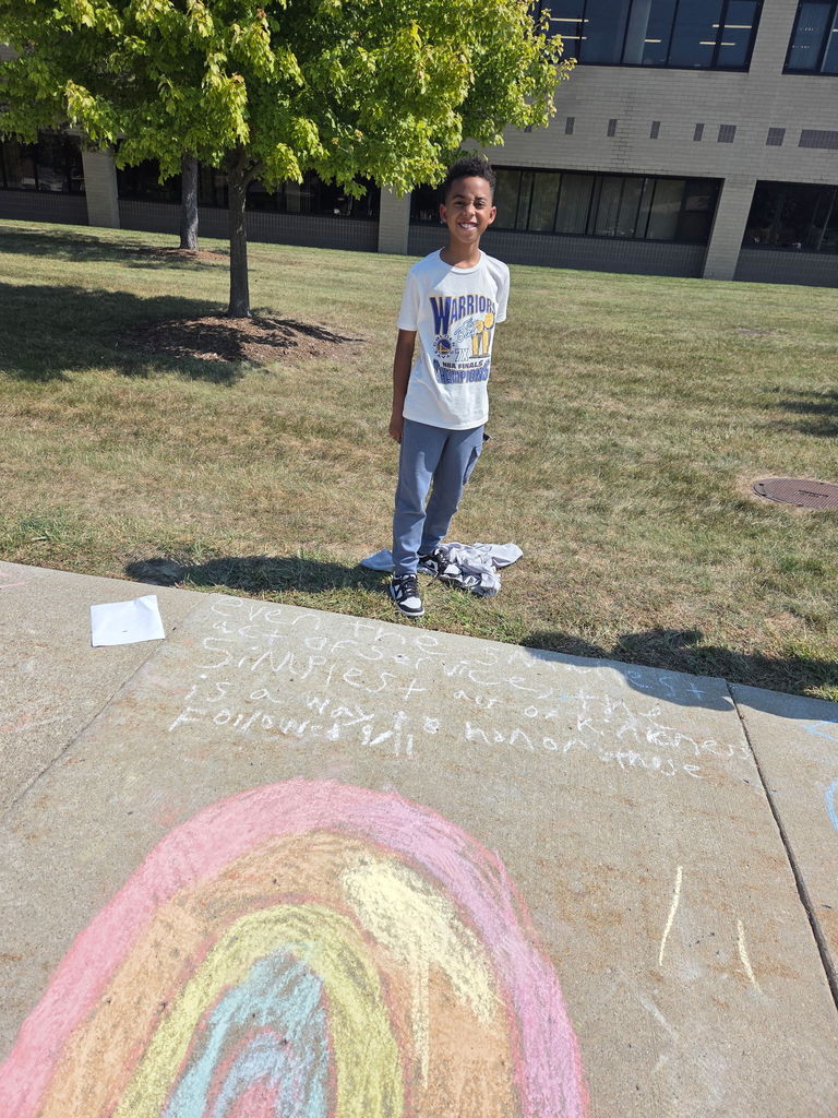 students drawing with sidewalk chalk