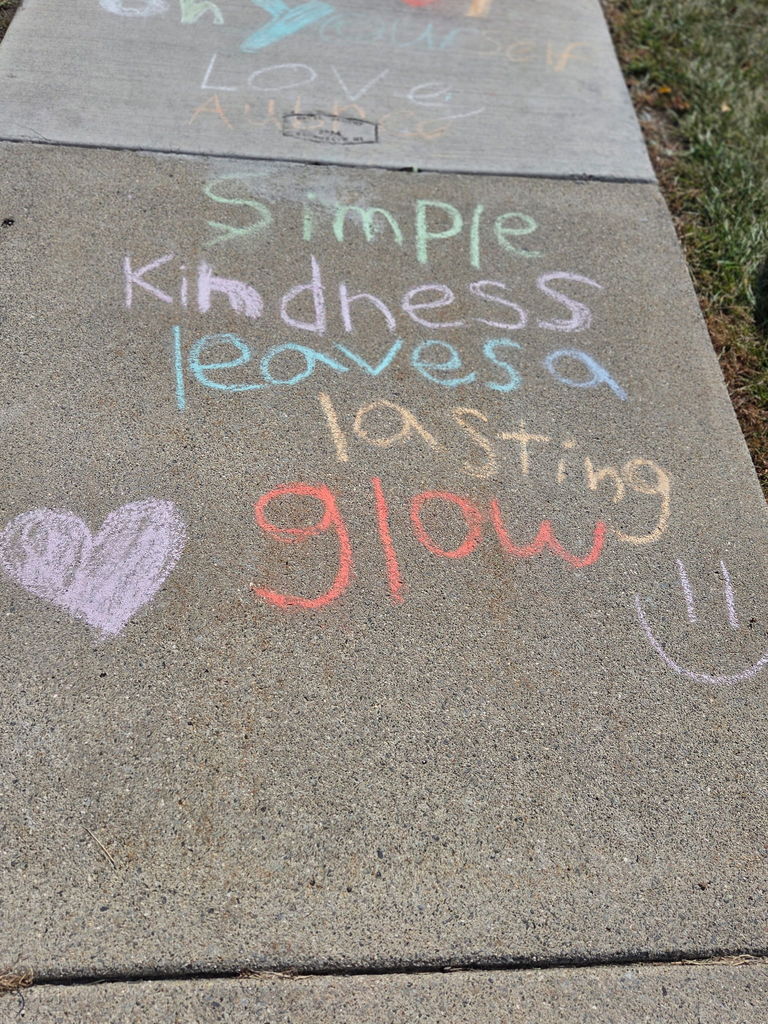 students drawing with sidewalk chalk