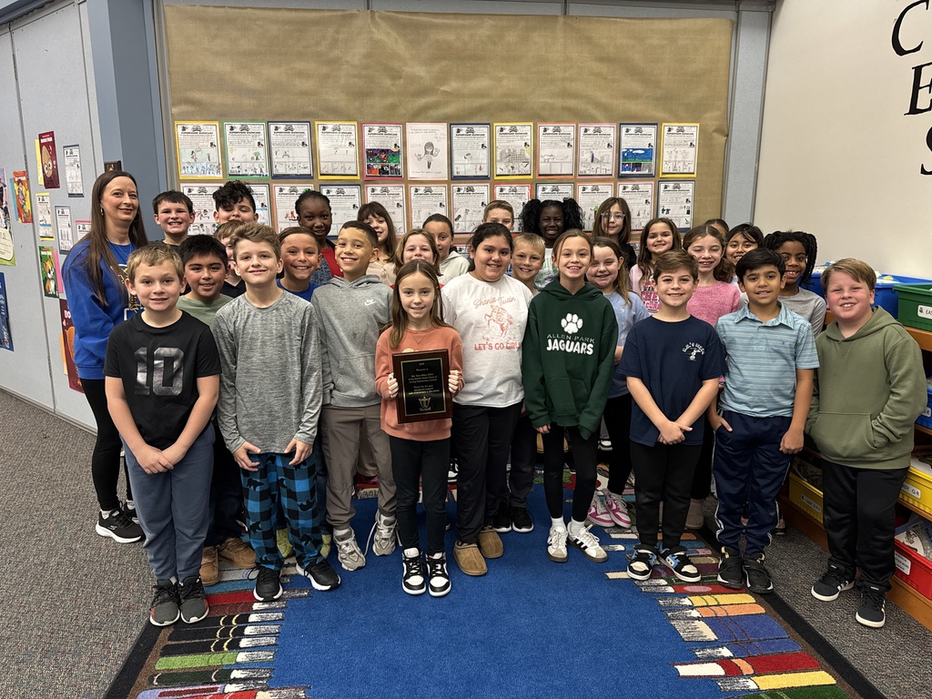 tara miller and 4th grade students at erving elementary