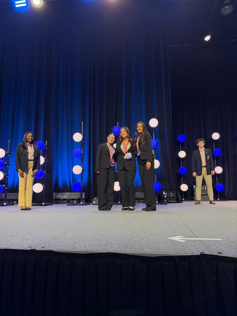 whs deca members in detroit at competition