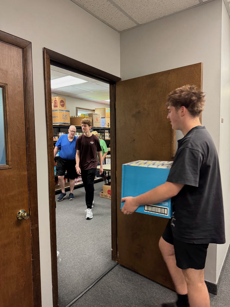 whs and kiwanis volunteers delivering cereal