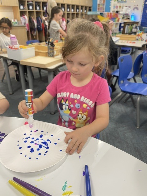 students putting dots on plates