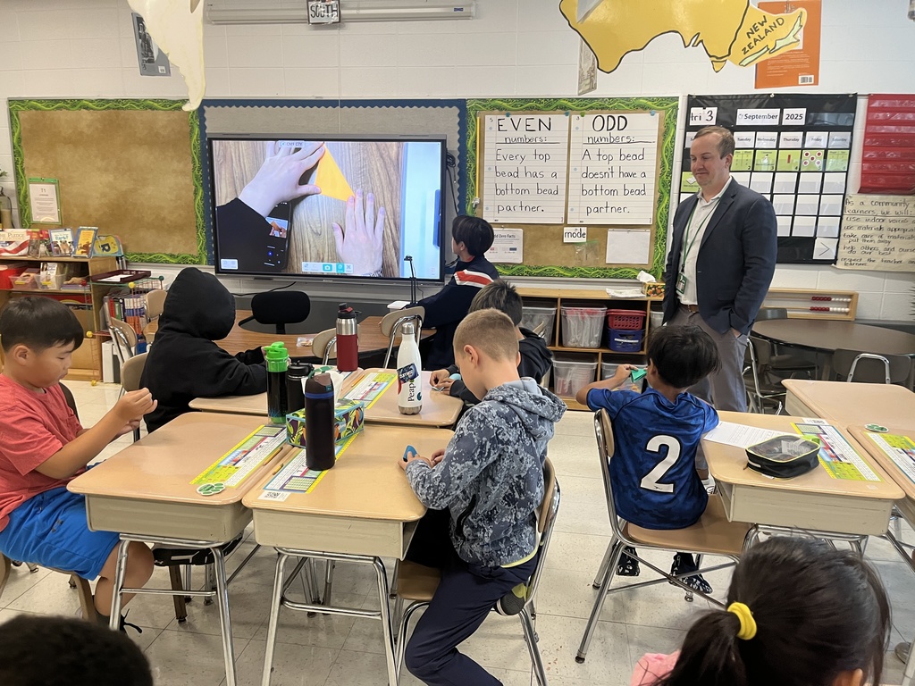 Visiting Japanese Graduate Students and Future Teachers visit Woodland Elementary
