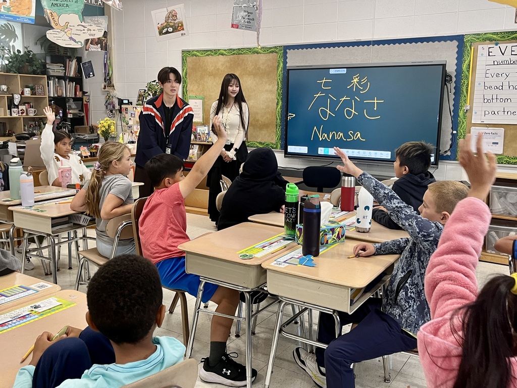 Visiting Japanese Graduate Students and Future Teachers visit Woodland Elementary