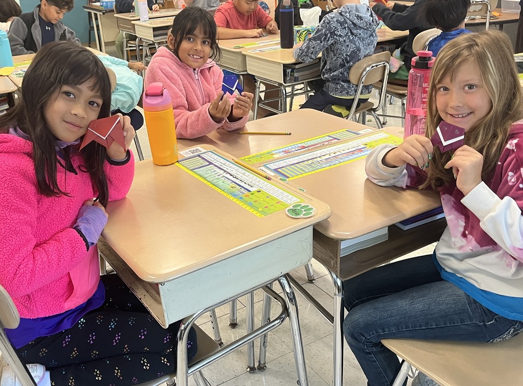 Visiting Japanese Graduate Students and Future Teachers visit Woodland Elementary