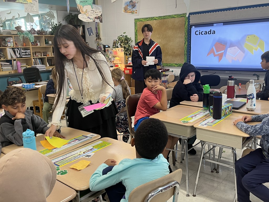Visiting Japanese Graduate Students and Future Teachers visit Woodland Elementary