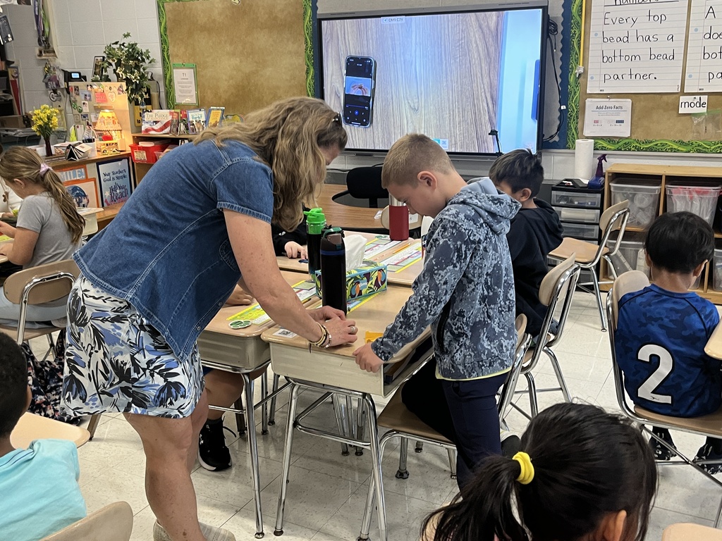 Visiting Japanese Graduate Students and Future Teachers visit Woodland Elementary
